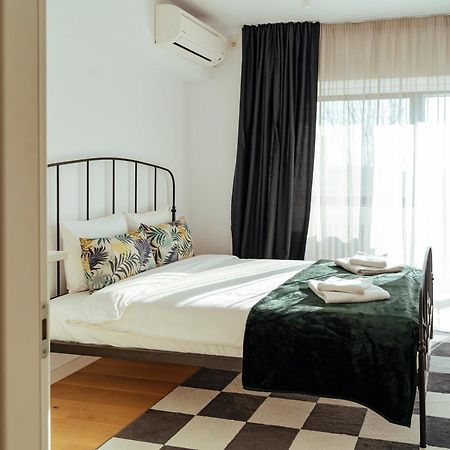 Central Modern Design Apartment Bukarest Exteriör bild