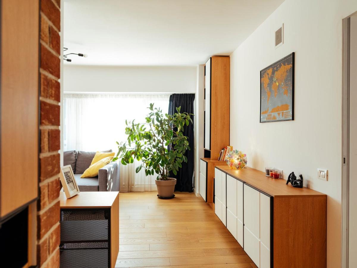 Central Modern Design Apartment Bukarest Exteriör bild