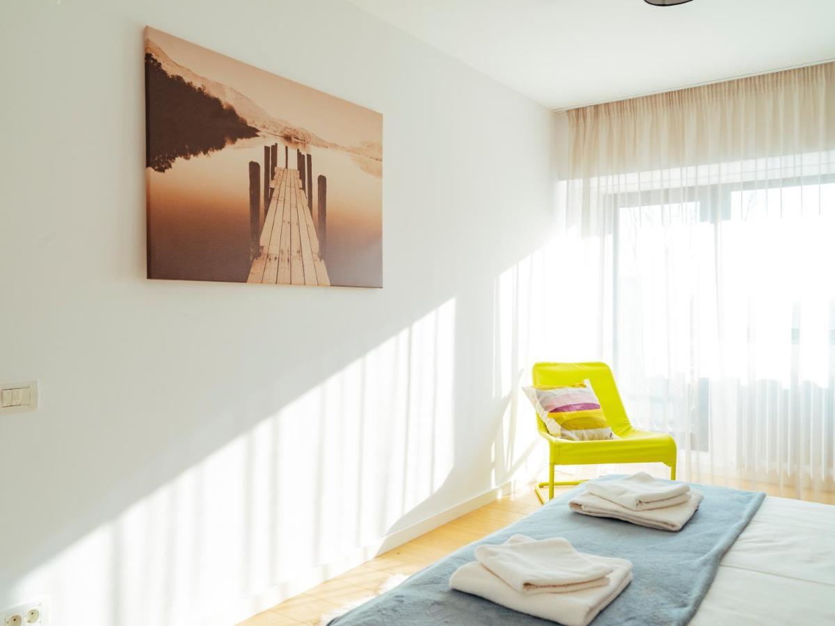 Central Modern Design Apartment Bukarest Exteriör bild