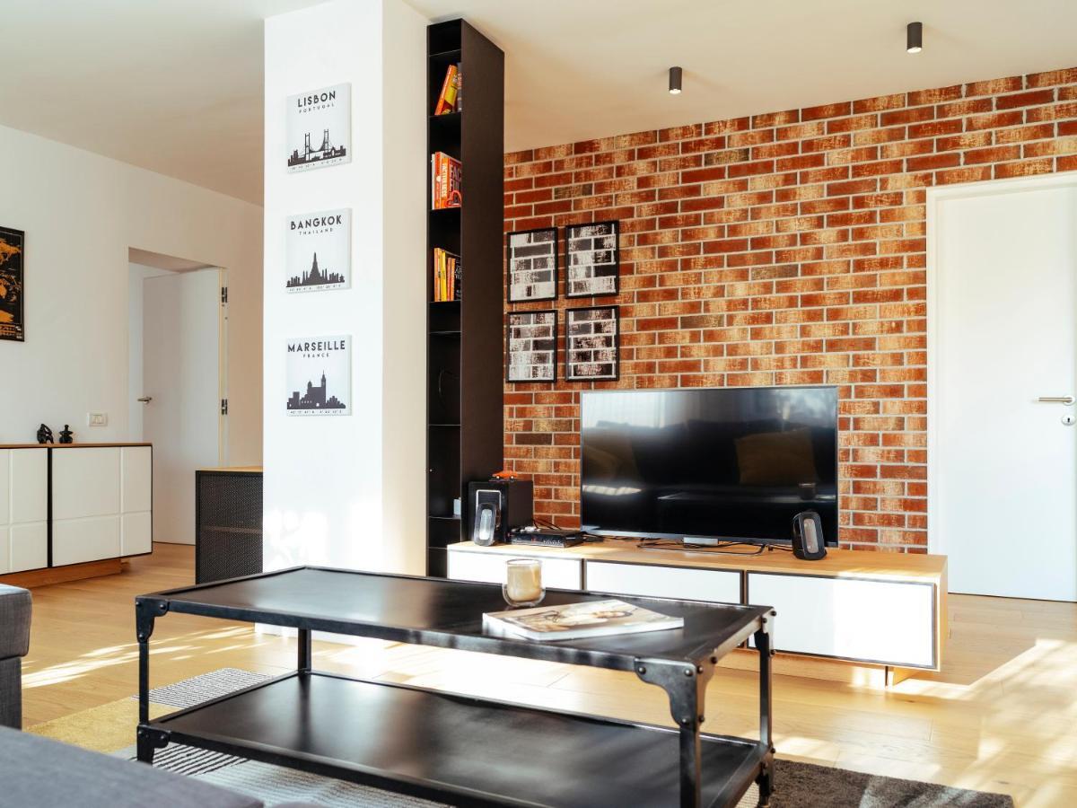 Central Modern Design Apartment Bukarest Exteriör bild