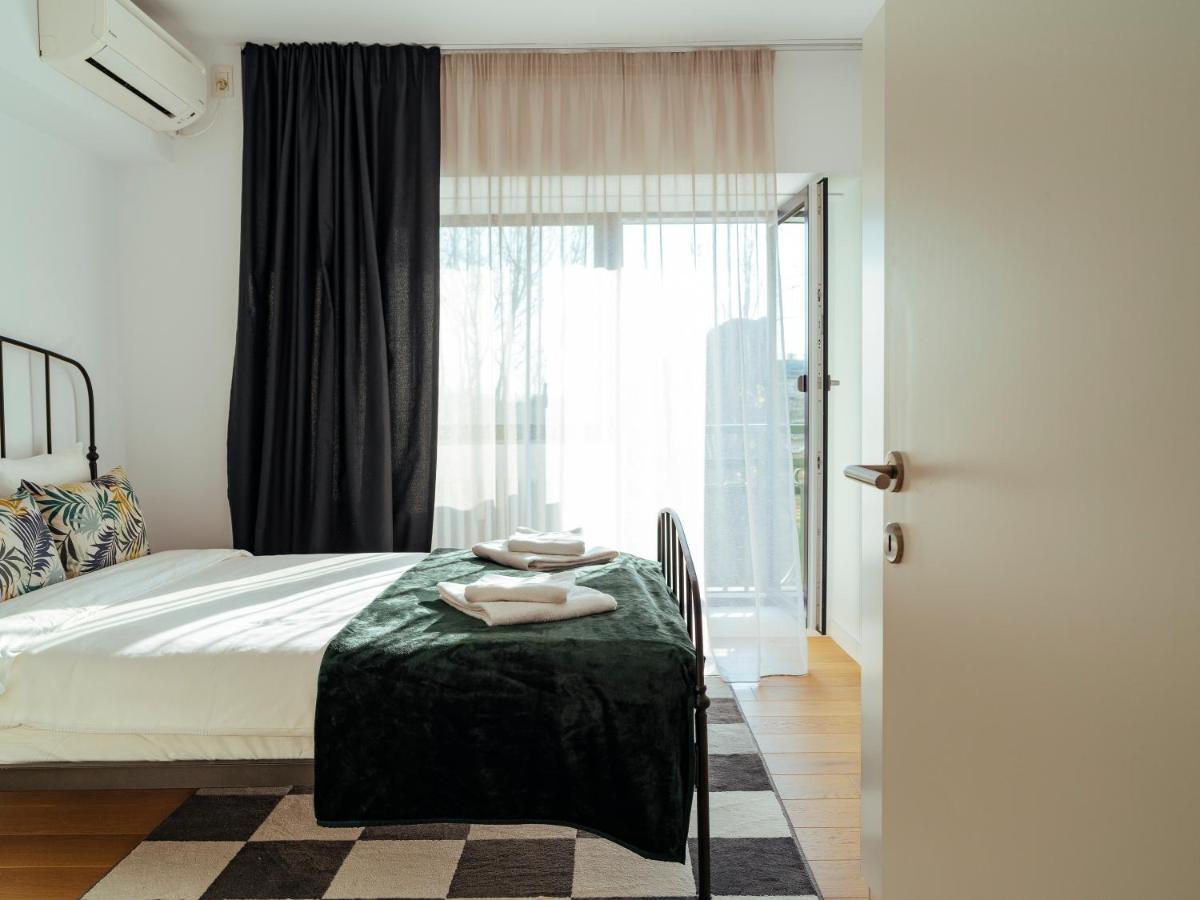 Central Modern Design Apartment Bukarest Exteriör bild
