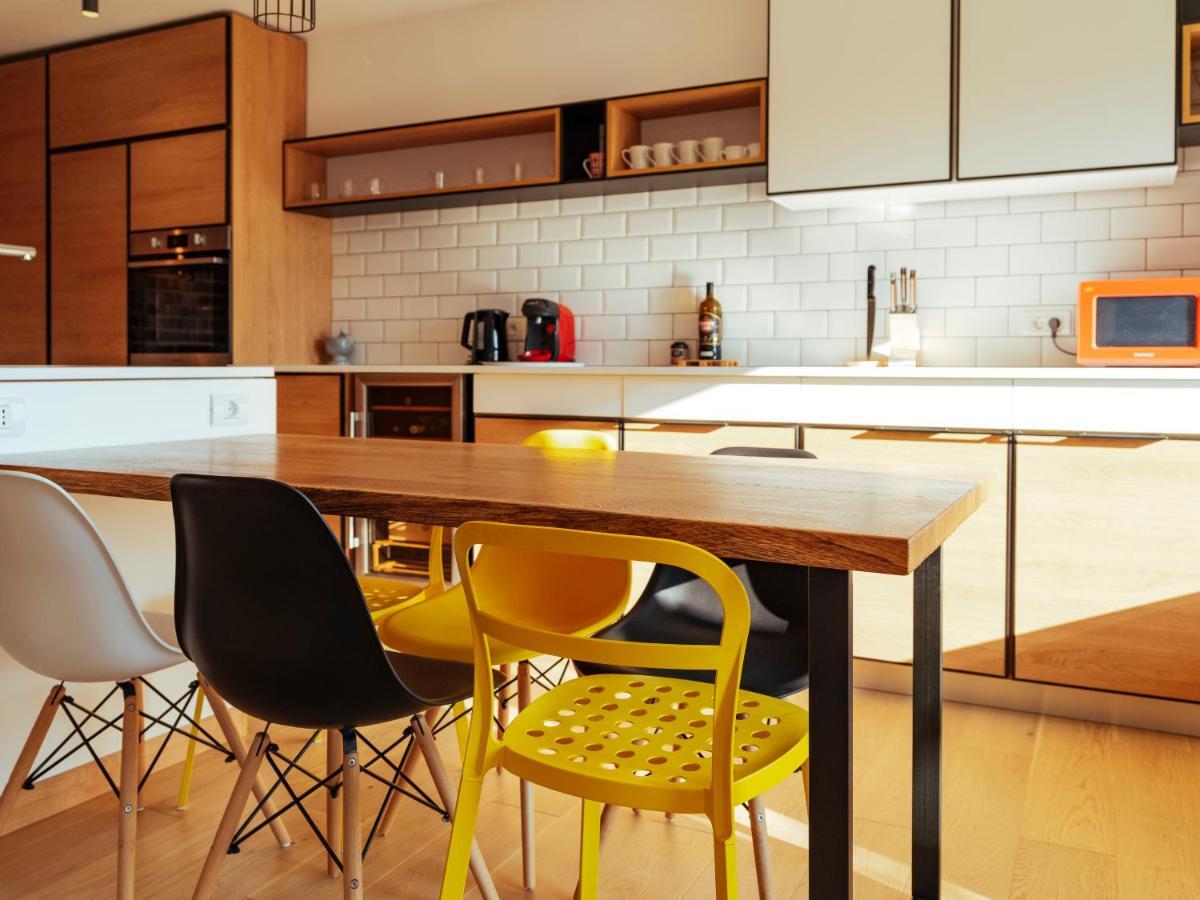 Central Modern Design Apartment Bukarest Exteriör bild